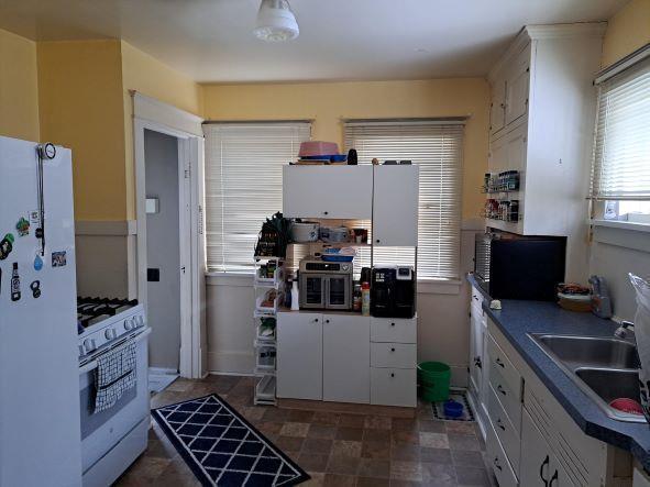 Building Photo - 1015 Mineral Point Ave