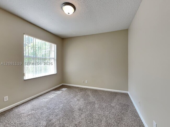 Building Photo - 5143 Heron Ct