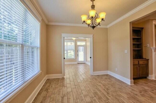 Building Photo - 5869 Halleck Ct