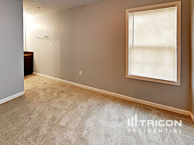 Building Photo - 1038 Wedgewood Ct NE