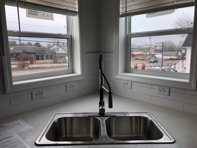 Building Photo - 69 Manchester St