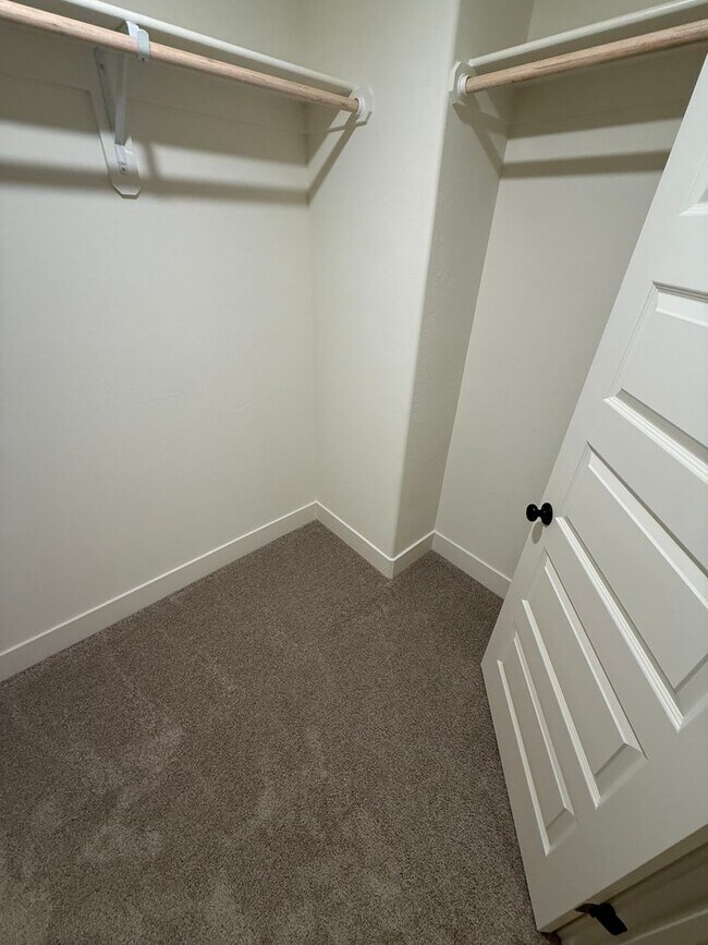 Building Photo - Stunning New-Construction two-story home 5bed 3bath