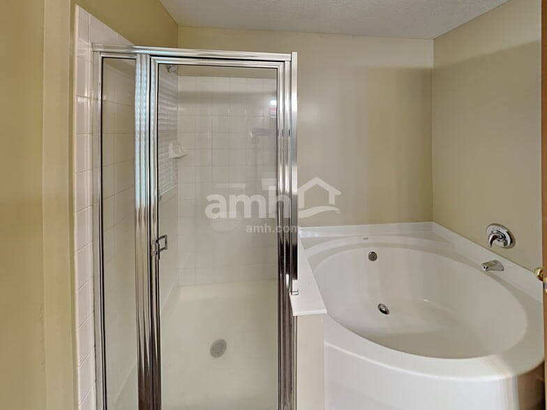 Building Photo - 1501 Scenic Valley Pl