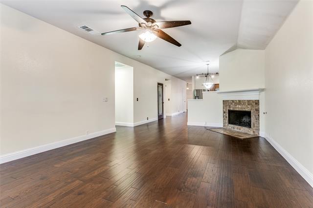 Building Photo - 3010 Sawgrass Dr