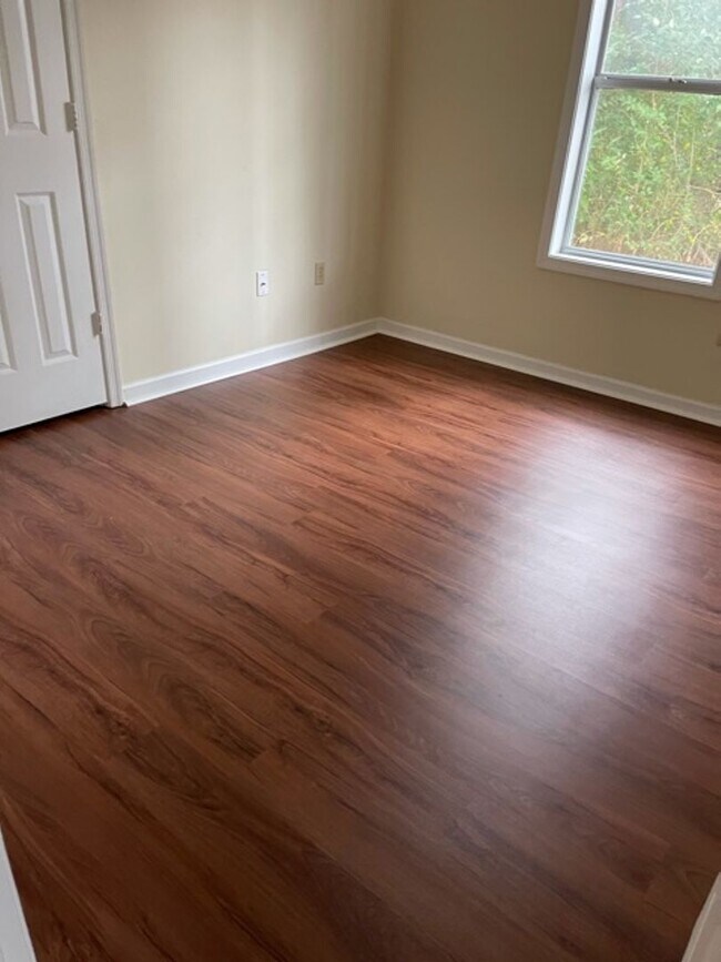 Building Photo - Cute home located in City Limits