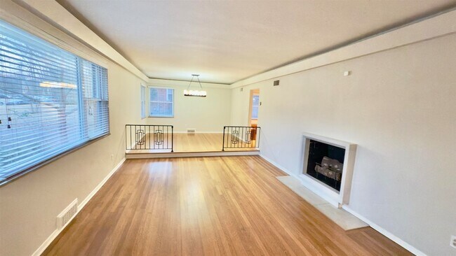 Building Photo - 5209 Walnut Grove Rd