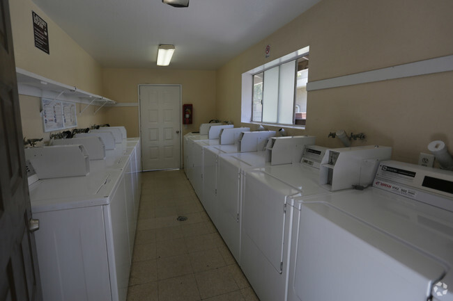 Laundry Room - Lifestyle Apartments