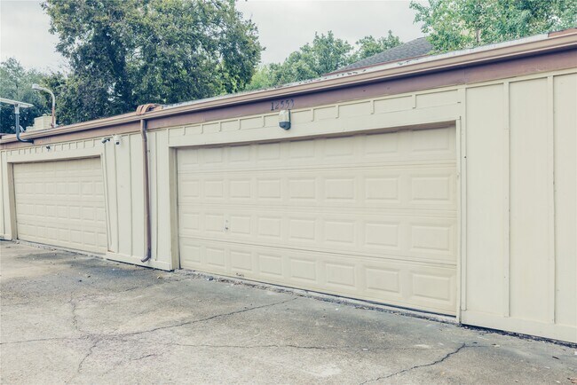 Building Photo - 12553 Wellington Park Dr