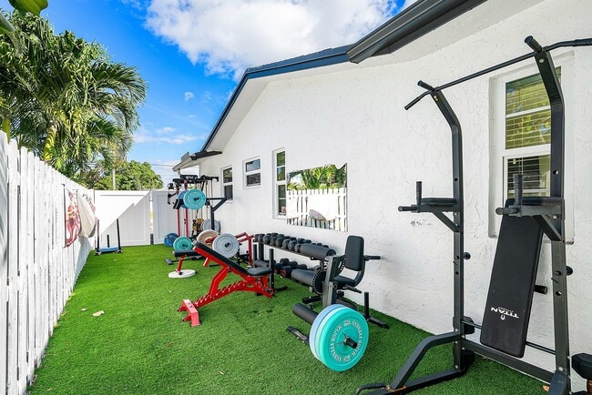 Building Photo - 124 Oregon Ln