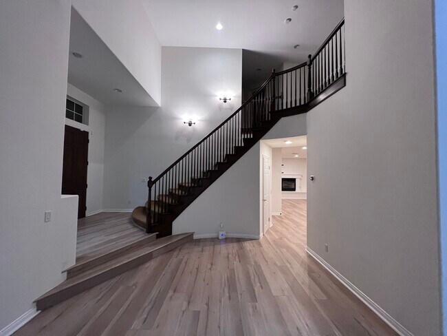 Building Photo - 3639 El Encanto Dr