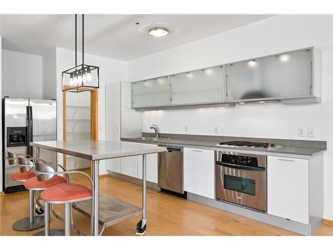 Building Photo - 2818 Aldrich Ave S