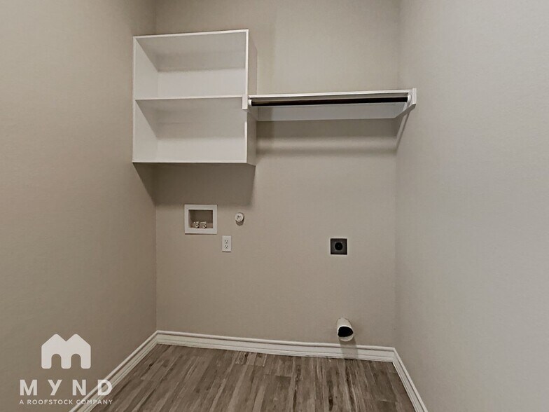Building Photo - 5612 San Jacinto Dr