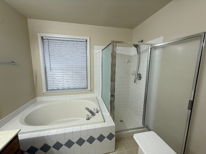 Building Photo - 11 Trotter Ln