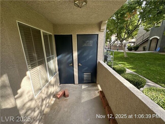 Building Photo - SILVERADO RANCH – 2ND FLOOR CONDO IN A GAT...