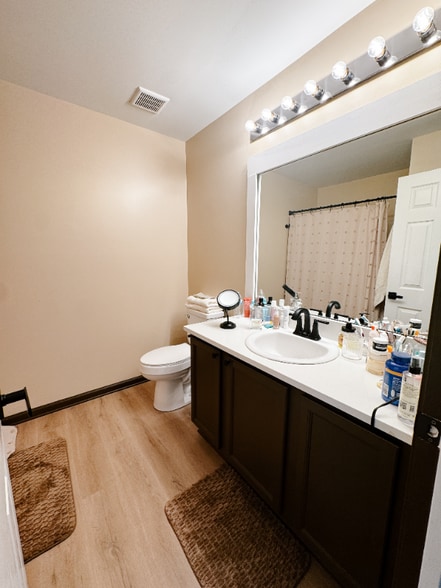 Building Photo - 215 Dillard Mill Dr