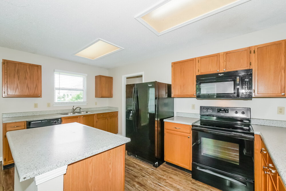 Building Photo - 2282 Shadowbrook Dr