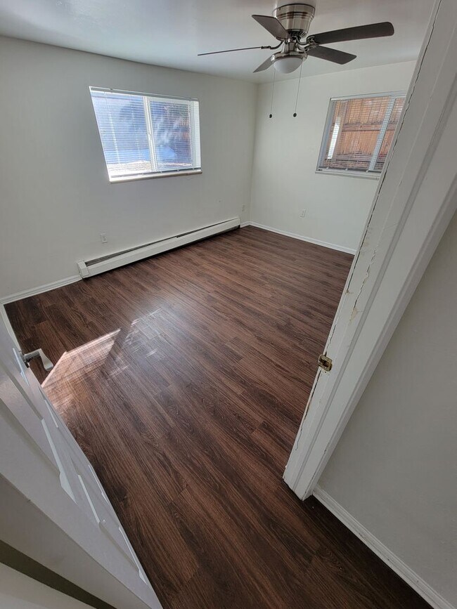 Building Photo - 2 bedroom 1 bath | Near downtown Golden | Lots of natural light |