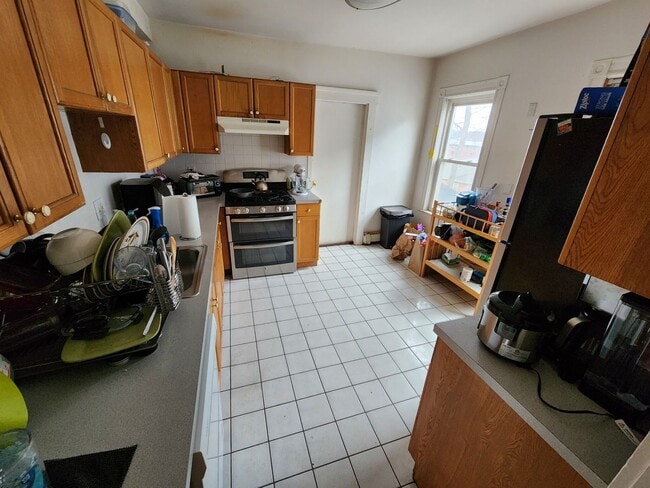 Building Photo - Best Deal Around! Don't Hesitate To Reach Out To Set Up A Showing
