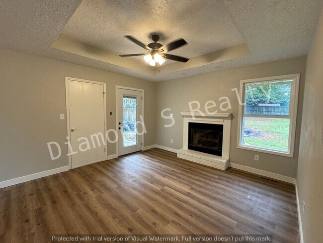 Building Photo - Charming 3 Bedroom Home - Wanda Gray/Cherokee/Kickapoo Schools!
