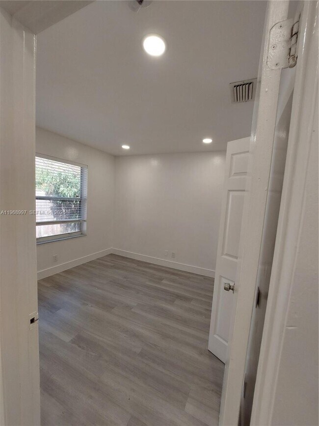 Building Photo - 2319 Johnson St