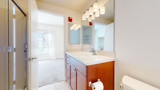 Building Photo - Beautiful Emeryville Townhome Available!