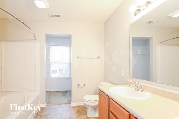 Building Photo - 15193 Silvercharm Dr