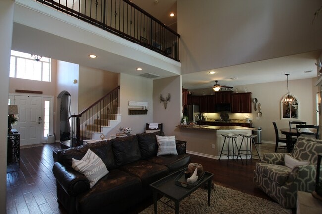 Building Photo - Lease Takeover Opportunity Available: Stun...