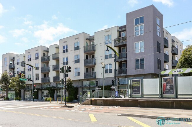 Building Photo - Bayview: Bi-Level 3 Bed 3 Bath w/ Parking,...