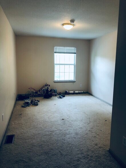Upstairs master bedroom 2 - 1416 SE Henley Ct