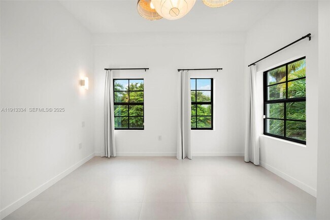 Building Photo - 151 NE 43rd St