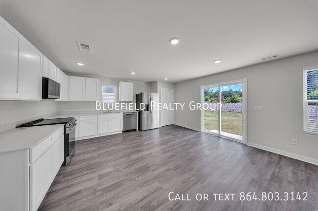 Building Photo - 161 Davis Dr
