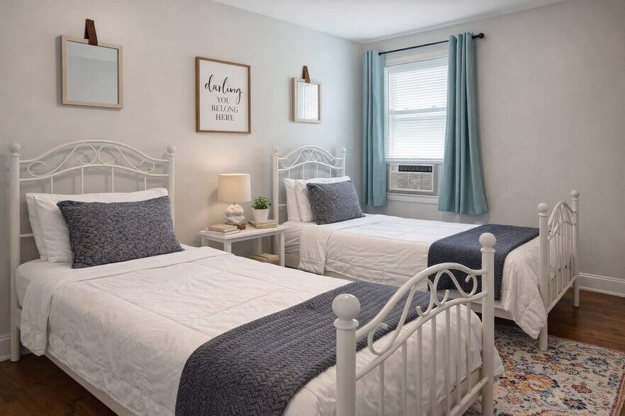 Building Photo - 905 Hill St