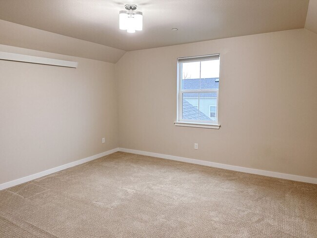 Building Photo - Lease Takeover on a 3bdrm/2.5 bath cottage...