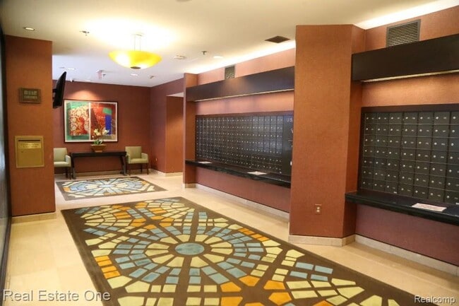 Building Photo - 1001 W Jefferson Ave