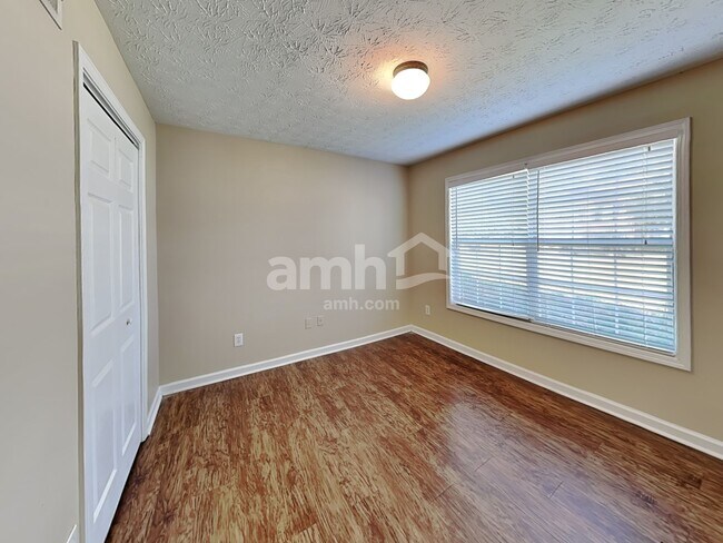 Building Photo - 900 Cline Petty Way