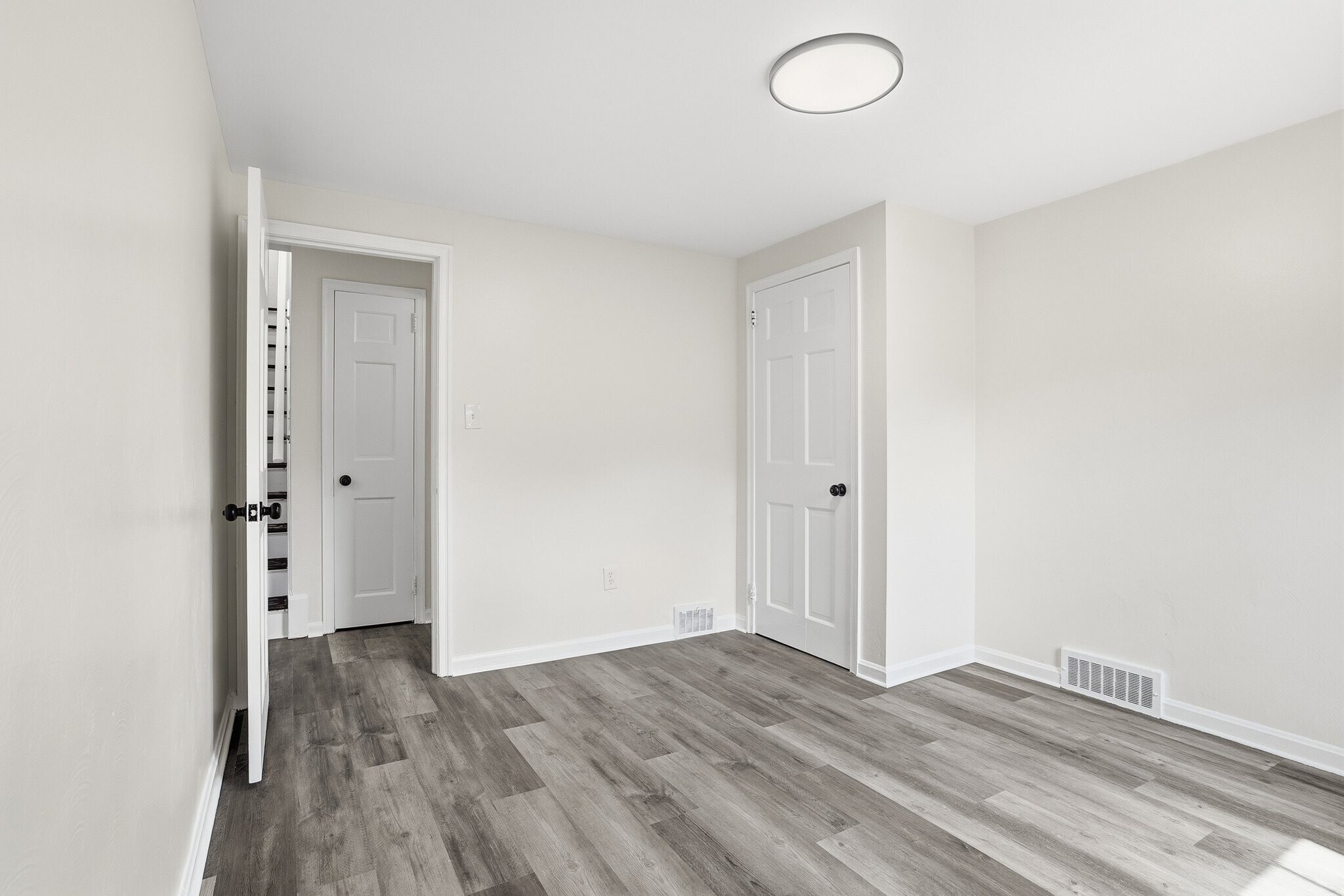 Building Photo - 165 Meadowbrook Dr