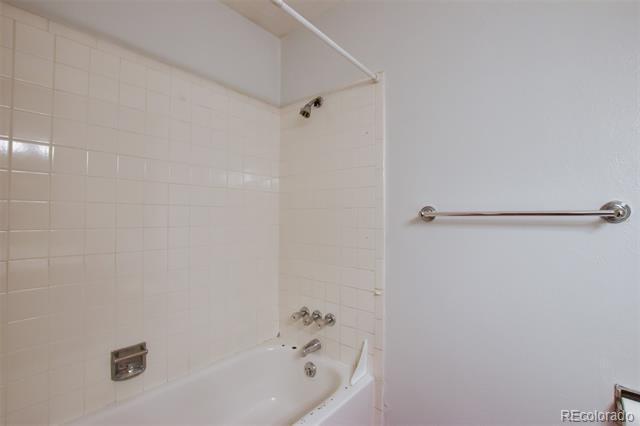 Building Photo - 4925 Hackamore Dr N