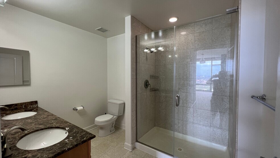 Master Bath - 100 E 14th St