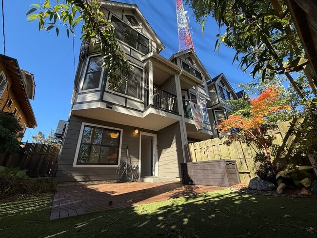 Building Photo - 3bd/3.5ba Townhouse on Capitol Hill