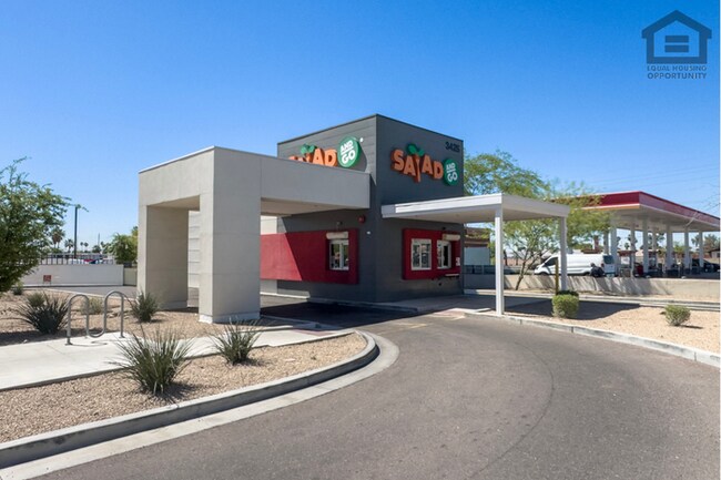 Building Photo - 4Bed/2Bath House at 35th Ave/Cactus! Ready for Immediate Move-In! -- NO HOA! FULLY REMODELED!