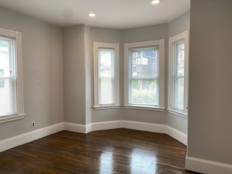 Primary Photo - 7 Quincy St