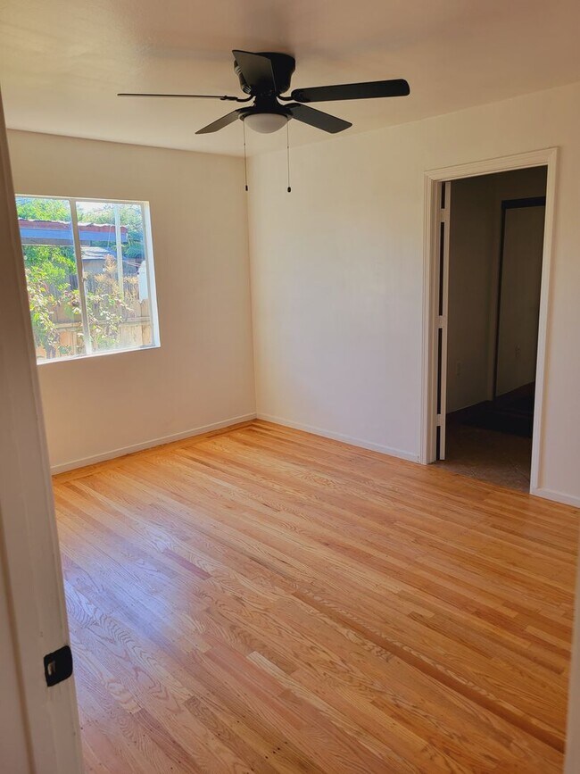 Building Photo - AVAILABLE NOW! 3 BEDROOM/2 BATH IN FAIRFIELD