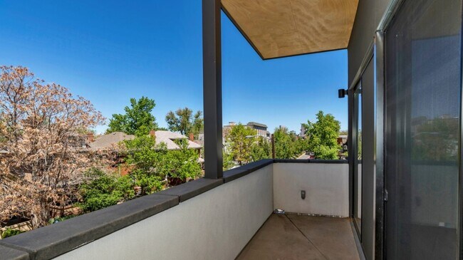 Building Photo - 90 S Logan St