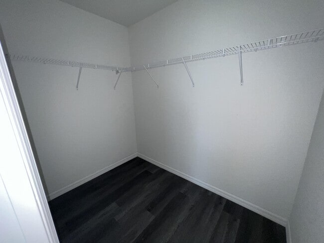 Building Photo - 9 Maple Ln