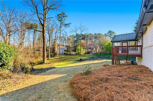 Building Photo - 1715 Crestline Dr NE