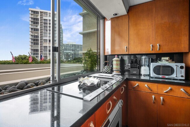 Building Photo - 1750 Avenida Del Mundo