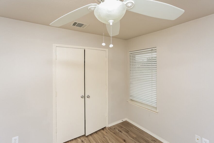 Building Photo - 10921 Emerald Park Ln