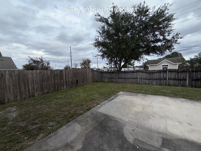 Building Photo - 1911 Colonial Woods Blvd