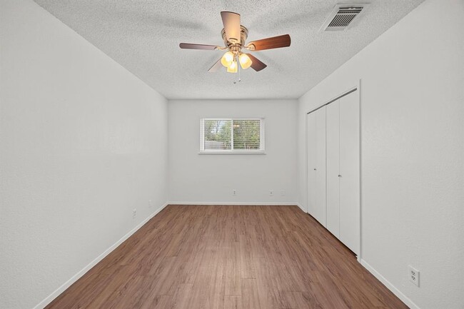 Building Photo - 6204 Linda Ln