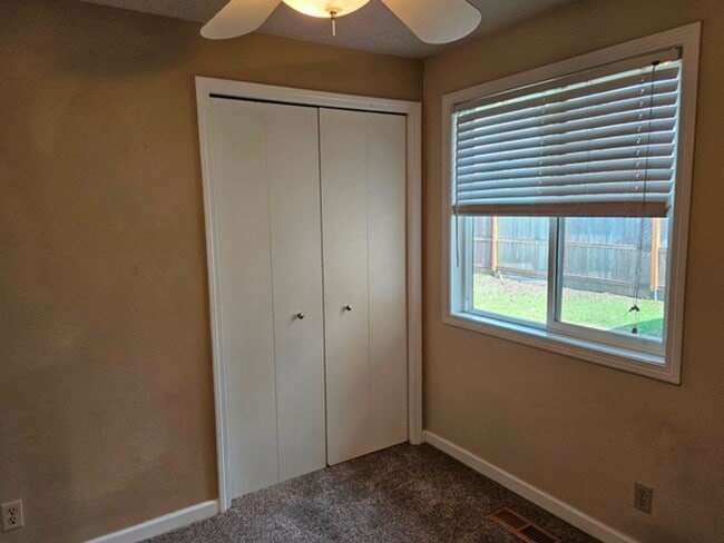 Building Photo - 3Bd/2Ba Single Story Home-For viewing!